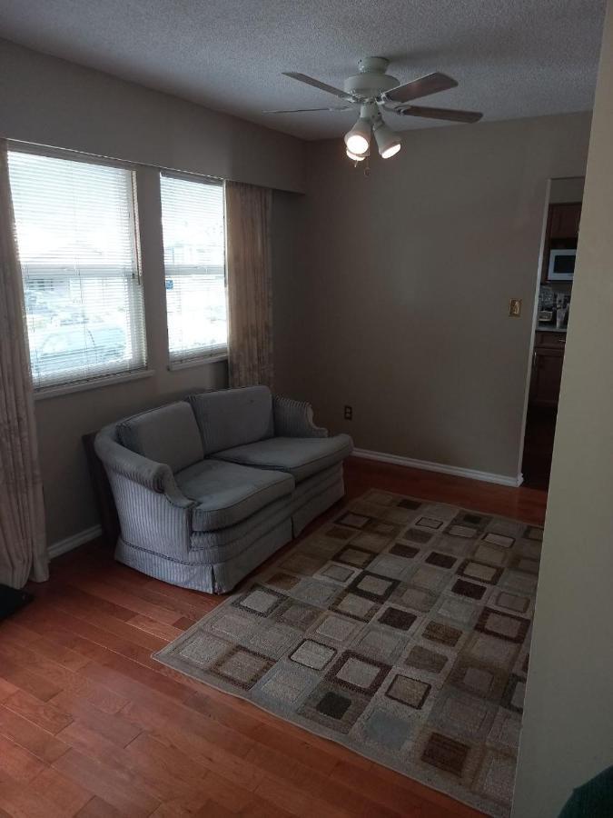 Green&White House Apartment Coquitlam Bagian luar foto