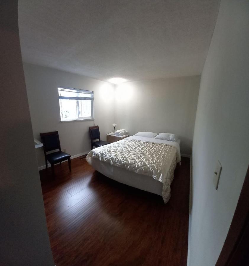 Green&White House Apartment Coquitlam Bagian luar foto