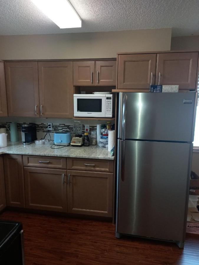 Green&White House Apartment Coquitlam Bagian luar foto