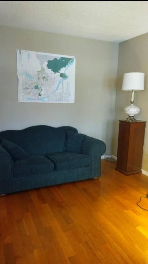 Green&White House Apartment Coquitlam Bagian luar foto