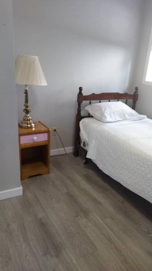 Green&White House Apartment Coquitlam Bagian luar foto