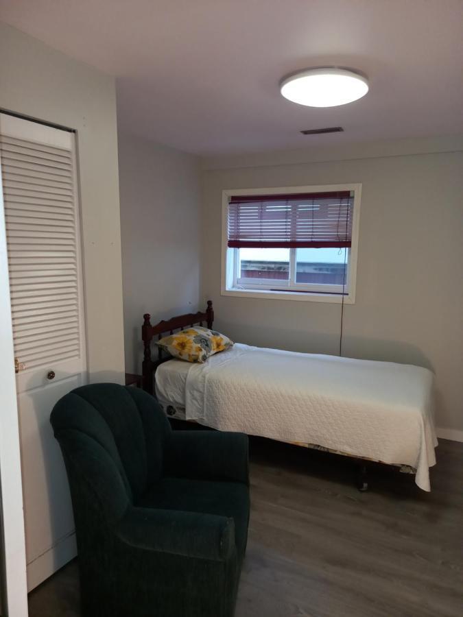 Green&White House Apartment Coquitlam Bagian luar foto