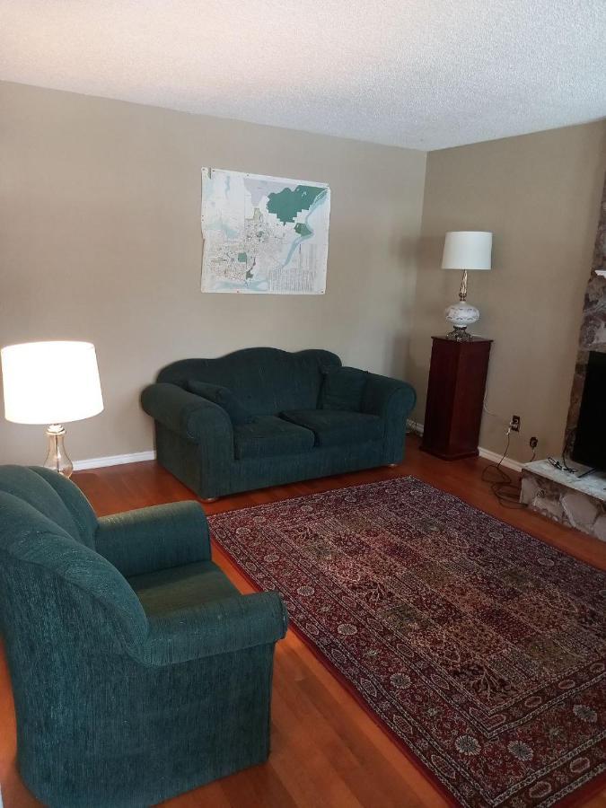 Green&White House Apartment Coquitlam Bagian luar foto
